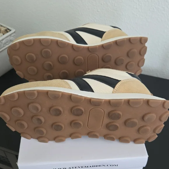 Casual Beige & Black Women's Sneakers - Picture 5 of 6